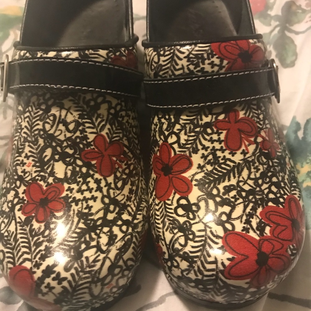 Sanita clogs